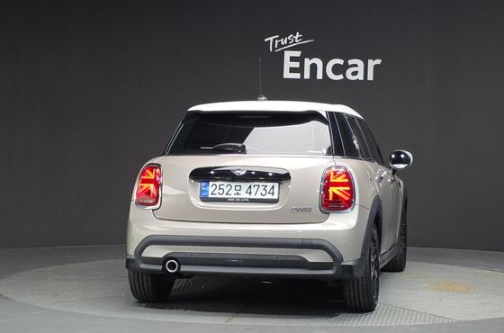 Mini Cooper 5Door Classic Third Generation — пробег 656 км — фото 4 из 5