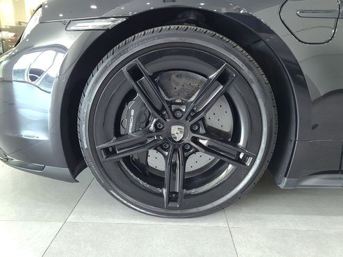 Porsche Taycan Turbo S — пробег 5 200 км — фото 5 из 5