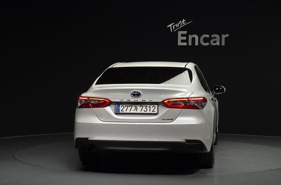 Toyota Camry 2.5 LE Hybrid — пробег 48 816 км — фото 4 из 5