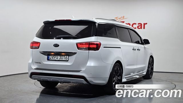Kia Carnival из Кореи Encar