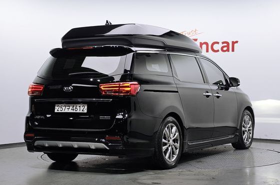 Kia Carnival 9-Seater Hi-Limousine Noblesse Special — пробег 114 781 км — фото 2 из 5