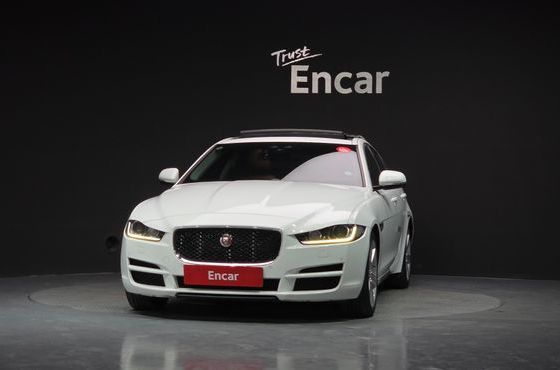 Jaguar XE 20d Portfolio — пробег 122 074 км — фото 3 из 5