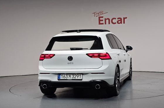 Volkswagen Golf 2.0 GTI — пробег 8 763 км — фото 4 из 5