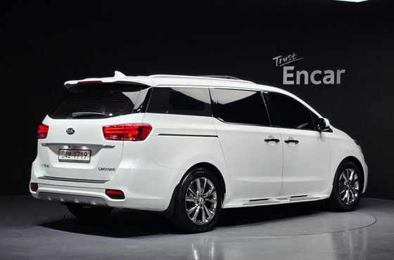 Kia Carnival Gasoline 7-Seater Limousine President — пробег 150 151 км — фото 2 из 5