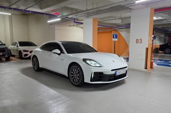 Porsche Panamera 2.9 AWD E-Hybrid — пробег 14 200 км — фото 2 из 5