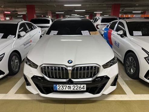 BMW 5-Series 520i M Sport — пробег 10 км — фото 1 из 5