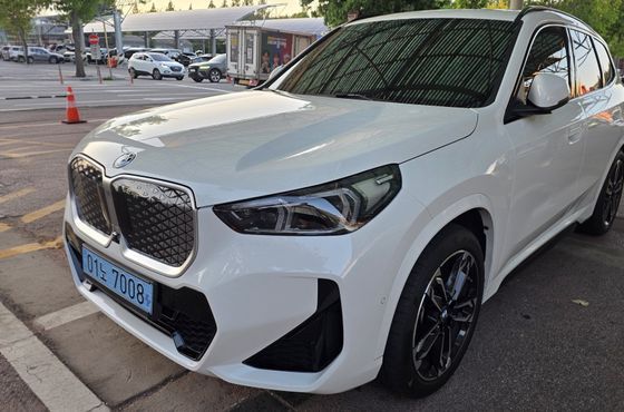 BMW iX1 xDrive 30 M Sport — пробег 4 034 км — фото 3 из 5