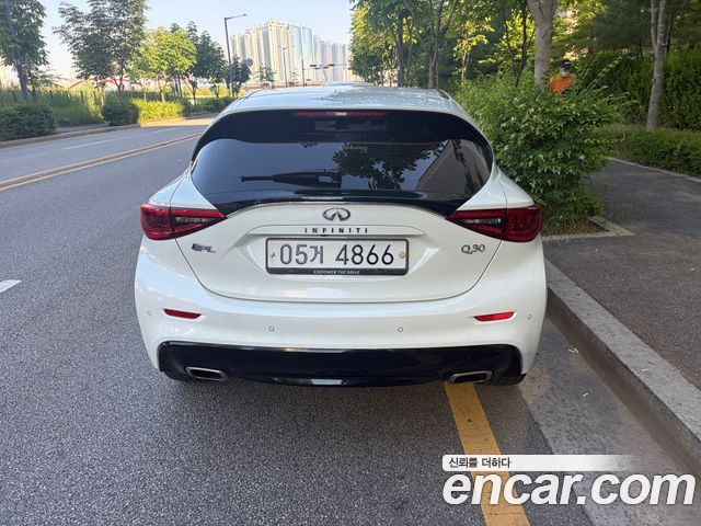 Infiniti Q30 из Кореи Encar