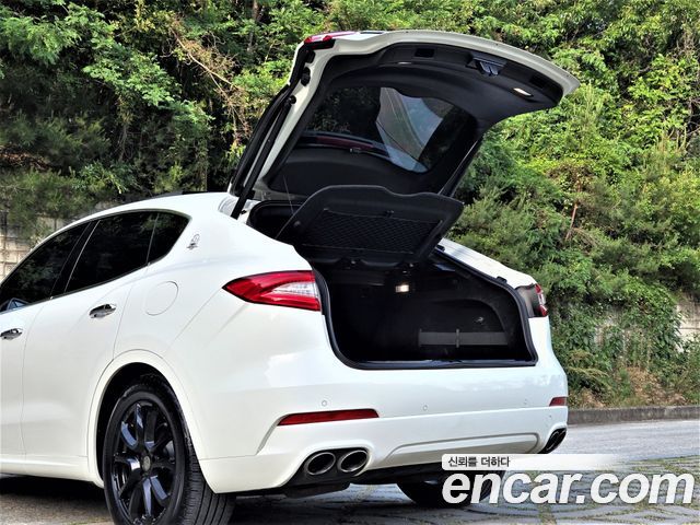 Maserati Levante из Кореи Encar