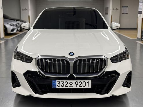 BMW 5-Series 530i xDrive M Sport — пробег 982 км — фото 1 из 5