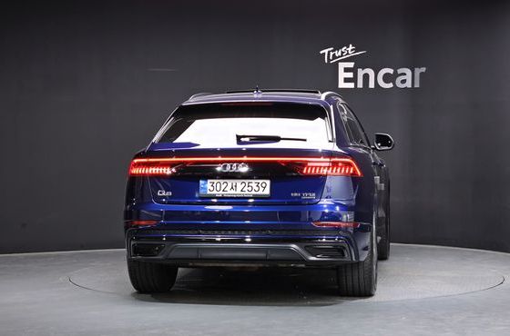 Audi Q8 55 TFSI Quattro Premium — пробег 43 800 км — фото 4 из 5
