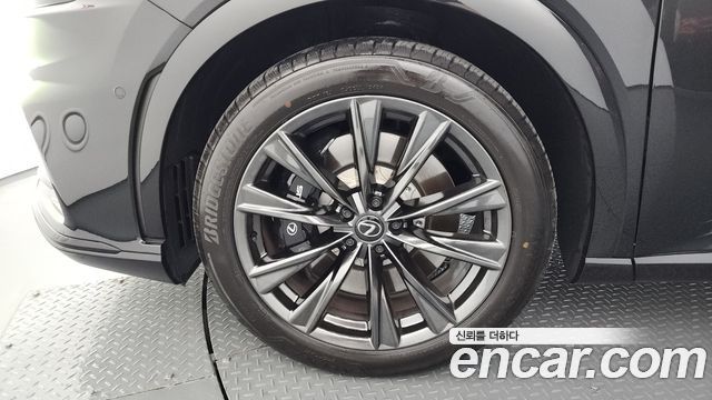 Lexus RX F-Sport — пробег 8 420 км — фото 5 из 5