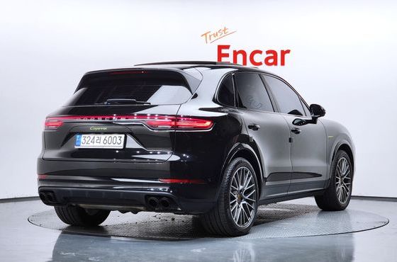 Porsche Cayenne 3.0 E-HYBRID PLATINUM EDITION — пробег 28 872 км — фото 2 из 5