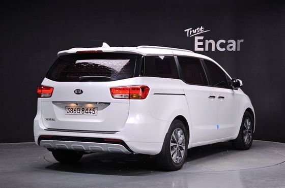 Kia Carnival 9-seater Luxury — пробег 180 955 км — фото 2 из 5