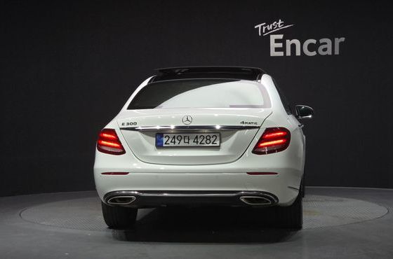 Mercedes-Benz E-Class E300 4MATIC Exclusive — пробег 90 831 км — фото 4 из 5