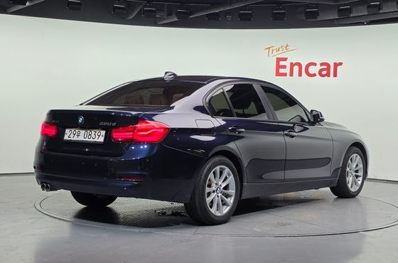 BMW 3-Series 320d xDrive — пробег 93 546 км — фото 2 из 5