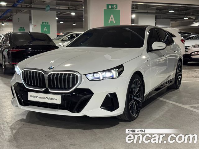 BMW 5-Series 530i xDrive M Sport — пробег 29 980 км — фото 1 из 5