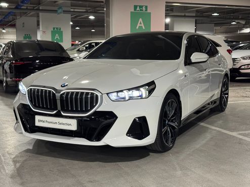 BMW 5-Series 530i xDrive M Sport — пробег 29 980 км — фото 1 из 5