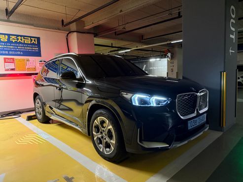 BMW iX1 xDrive 30 xLine — пробег 524 км — фото 2 из 5