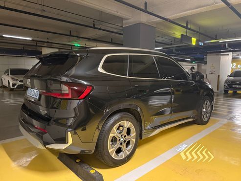 BMW iX1 xDrive 30 xLine — пробег 524 км — фото 3 из 5