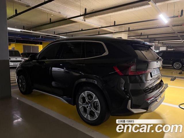 BMW iX1 xDrive 30 xLine — пробег 524 км — фото 4 из 5