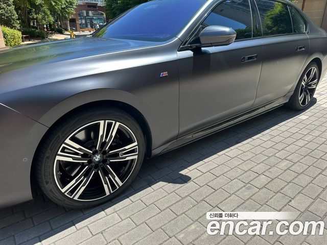 BMW i7 xDrive 60 Freeze Seoul Edition — пробег 6 500 км — фото 5 из 5