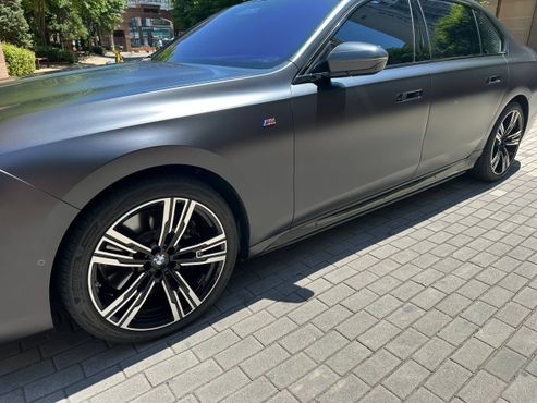 BMW i7 xDrive 60 Freeze Seoul Edition — пробег 6 500 км — фото 5 из 5