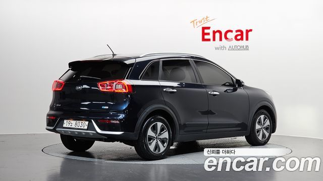 Kia Niro Prestige — пробег 185 117 км — фото 2 из 5