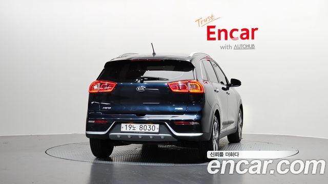 Kia Niro Prestige — пробег 185 117 км — фото 4 из 5