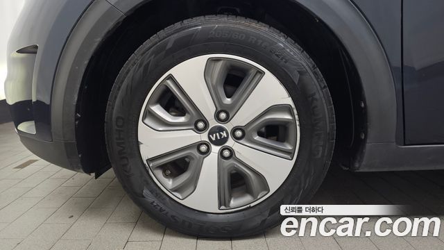 Kia Niro Prestige — пробег 185 117 км — фото 5 из 5
