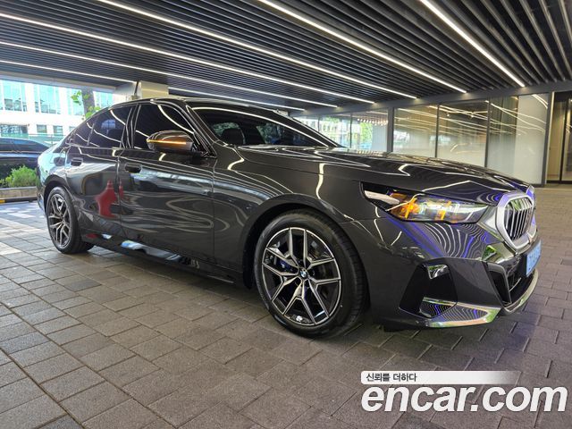 BMW i5 eDrive 40 M Sport — пробег 354 км — фото 3 из 5