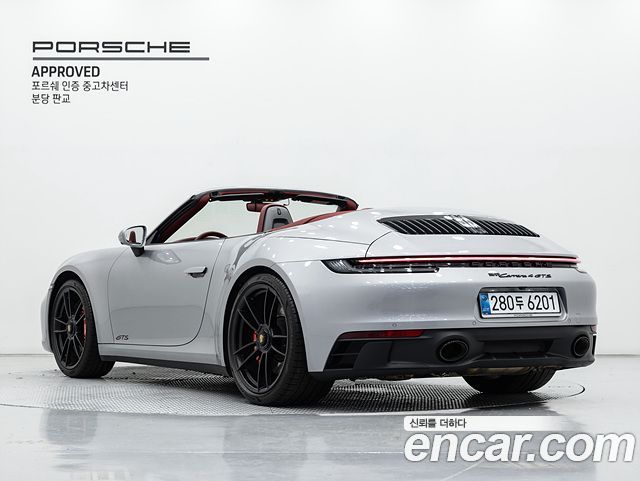 Porsche 911 Carrera 4 GTS Cabriolet — пробег 39 440 км — фото 2 из 5