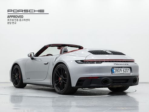 Porsche 911 Carrera 4 GTS Cabriolet — пробег 39 440 км — фото 2 из 5