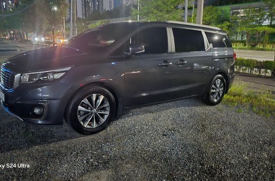 Kia Carnival 9-seater Luxury — пробег 188 991 км — фото 2 из 5