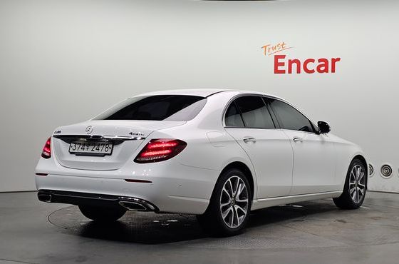Mercedes-Benz E-Class E300 4MATIC Avnatgarde — пробег 78 430 км — фото 2 из 5