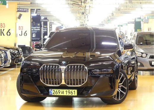 BMW 7-Series 740i xDrive M Sport — пробег 13 000 км — фото 3 из 5