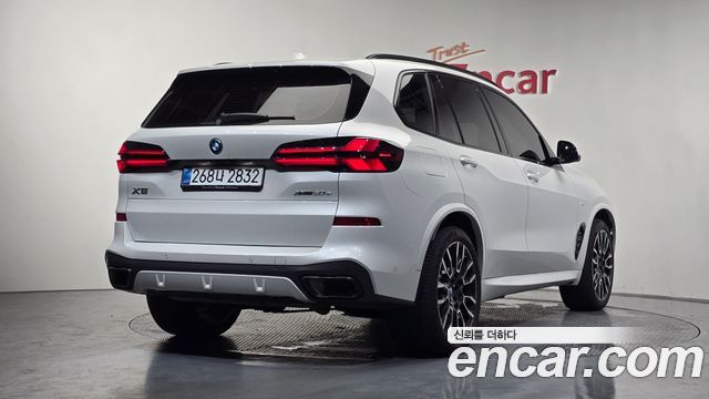 BMW X5 xDrive 50e M Sport — пробег 22 863 км — фото 2 из 5