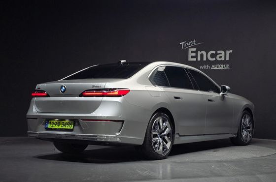 BMW 7-Series 740i xDrive Classic Silver Edition — пробег 12 984 км — фото 2 из 5