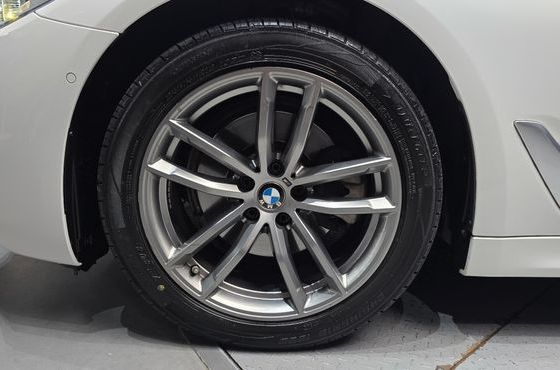 BMW 5-Series 520d xDrive M Sport Package — пробег 96 742 км — фото 5 из 5