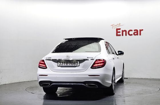 Mercedes-Benz E-Class E350 4MATIC AMG Line — пробег 122 062 км — фото 4 из 5