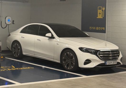 Mercedes-Benz E-Class E350e 4MATIC — пробег 21 000 км — фото 1 из 5
