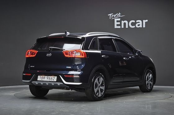 Kia Niro Prestige — пробег 42 889 км — фото 2 из 5