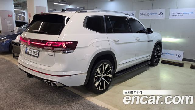 Volkswagen Atlas 2.0 TSI R-LINE 7-Seater — пробег 10 489 км — фото 3 из 5
