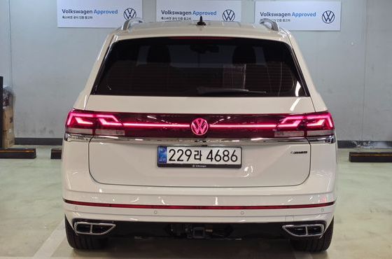 Volkswagen Atlas 2.0 TSI R-LINE 7-Seater — пробег 10 489 км — фото 4 из 5