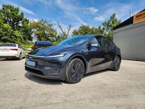 Tesla Model Y Long Range AWD — пробег 4 884 км — фото 1 из 5