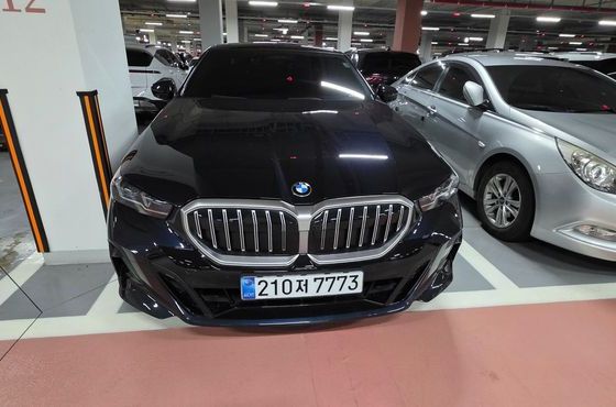 BMW 5-Series 530i xDrive M Sport — пробег 12 000 км — фото 2 из 4