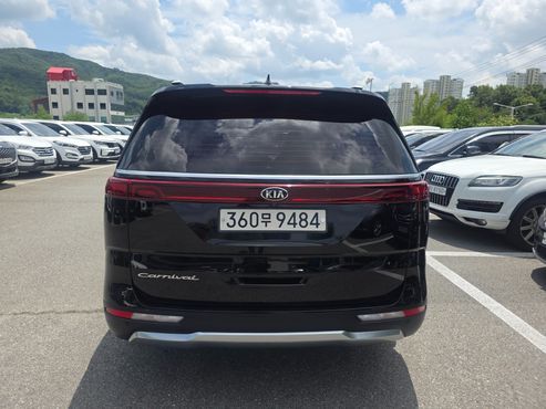 Kia Carnival 9-Seater Noblesse — пробег 90 000 км — фото 3 из 5