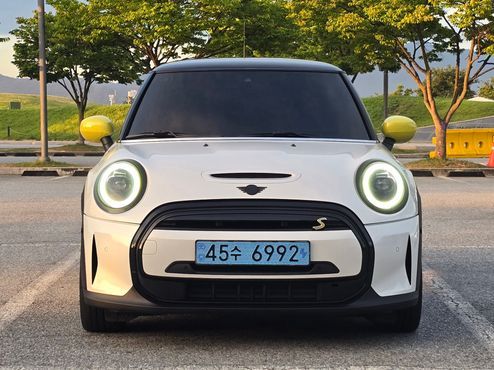 Mini Cooper SE Electric 3rd — пробег 19 000 км — фото 1 из 5