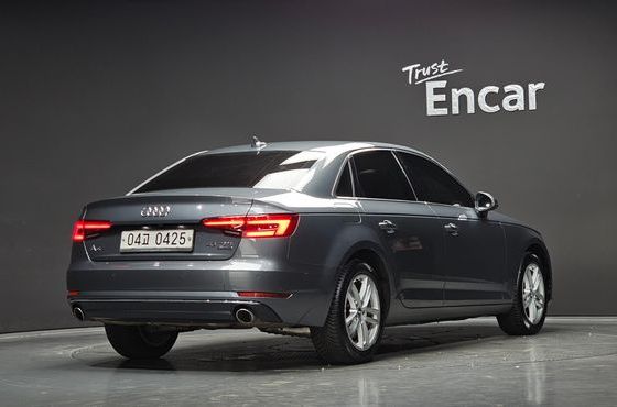Audi A4 45 TFSI Quattro Premium — пробег 77 352 км — фото 2 из 5