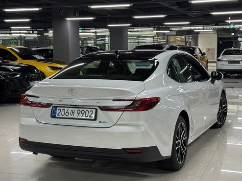 Toyota Camry 2.5 XLE Premium Hybrid — пробег 6 км — фото 3 из 5